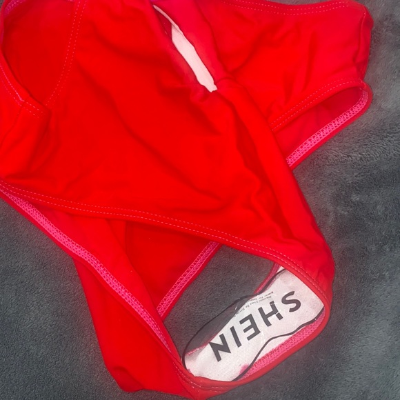 SHEIN Colorblock Cut Out Underwire Halter One Piece Swimsuit - Picture 6 of 6